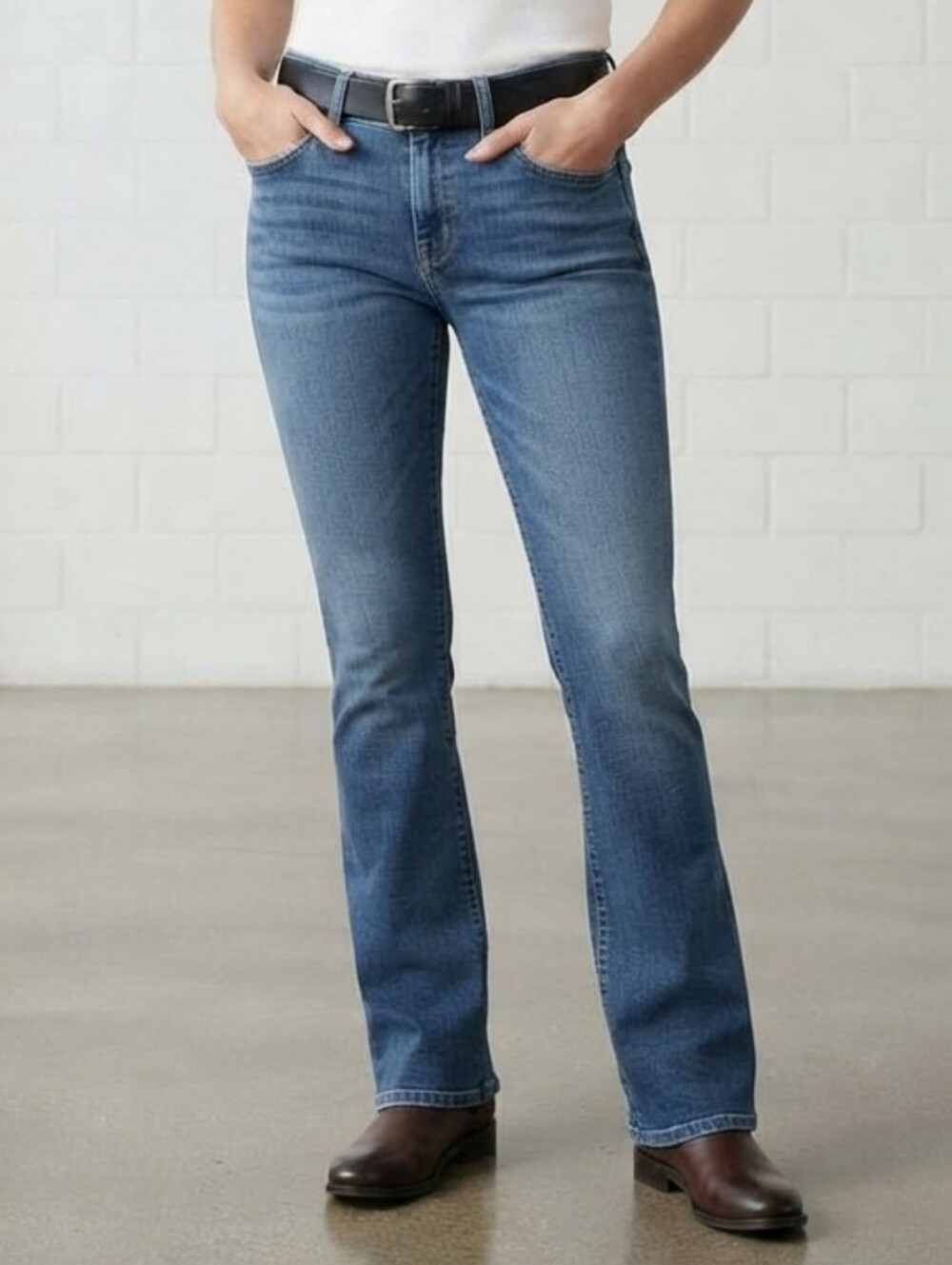 Lucky Brand Mid Rise Straight Leg Blue Size 27 W 15" R 8.5" I 31.5" Stretchy